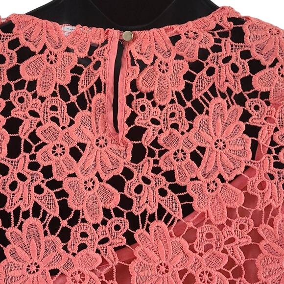 Liz Claiborne Women's Petite Large Coral Lace Short Sleeve Blouse Top NWOT - Picture 4 of 9